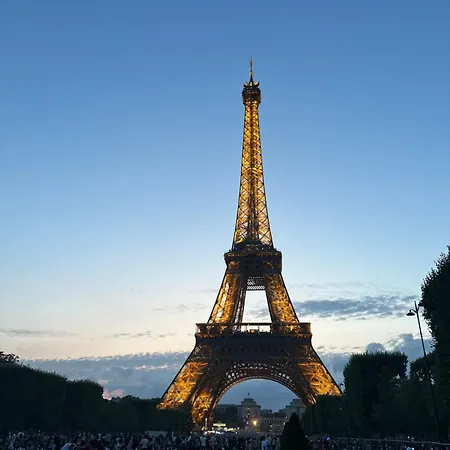 Apartment 10 Minutes Walk From The Beautiful Eiffel Tower *