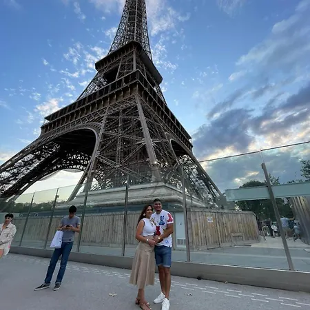 Апартаменты 10 Minutes Walk From The Beautiful Eiffel Tower