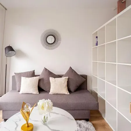 Апартаменты 10 Minutes Walk From The Beautiful Eiffel Tower