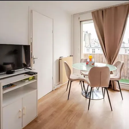 10 Minutes Walk From The Beautiful Eiffel Tower Париж